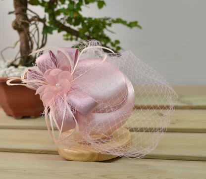 Retro Clip-on Fascinator with Elegant Design - Image 3